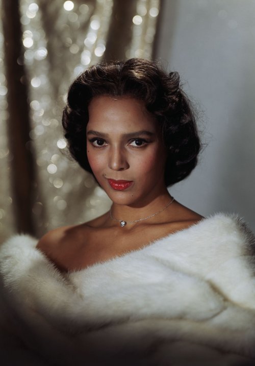 screen-star-singer-dorothy-dandridge-wearing-a-white-fur-news-photo-1591908752.jpg