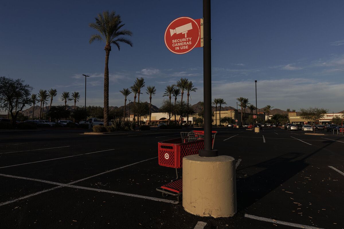 The purse was stolen in this parking lot.